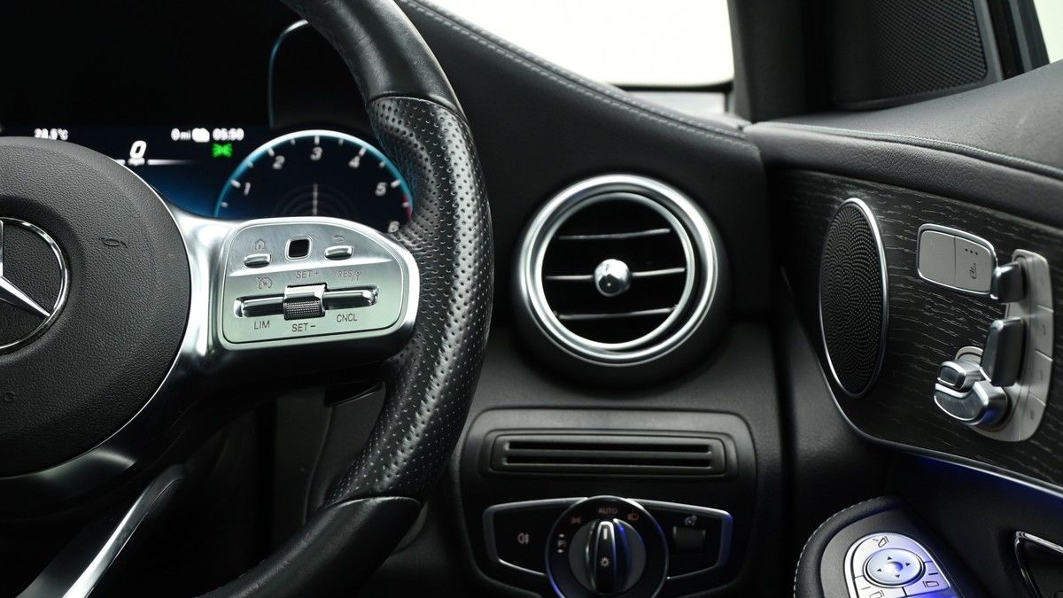 Mercedes-Benz GLC Image 16