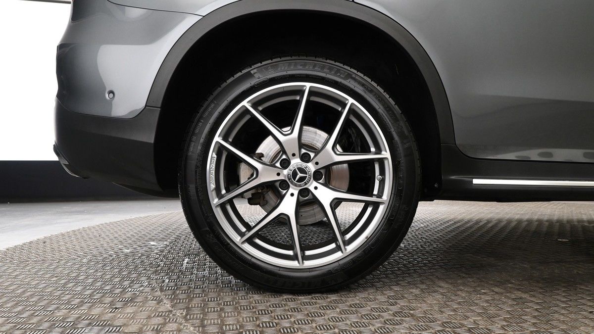 Mercedes-Benz GLC Image 9