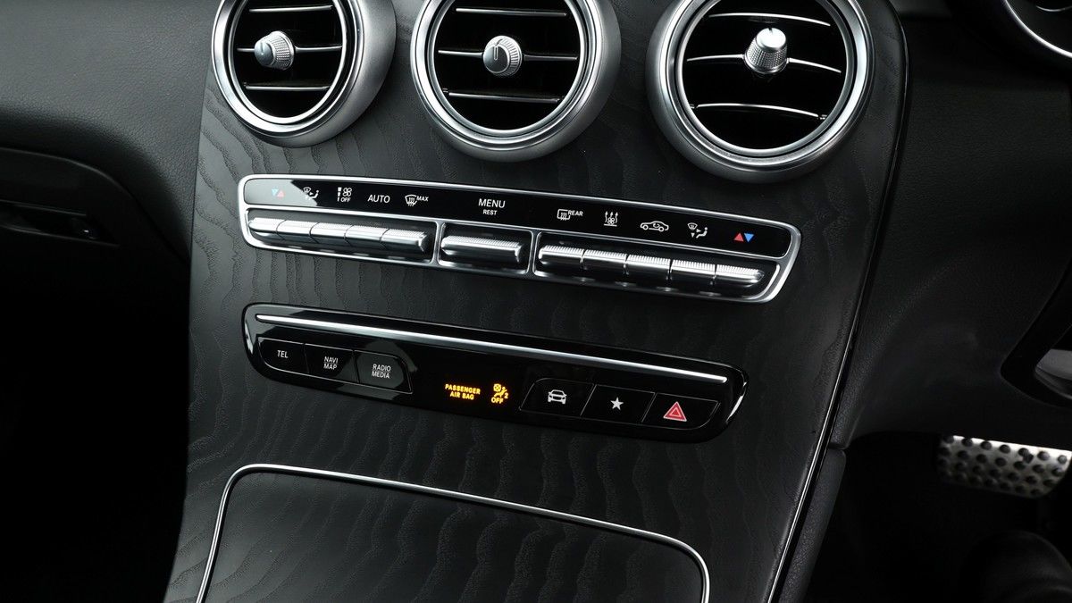 Mercedes-Benz GLC Image 12