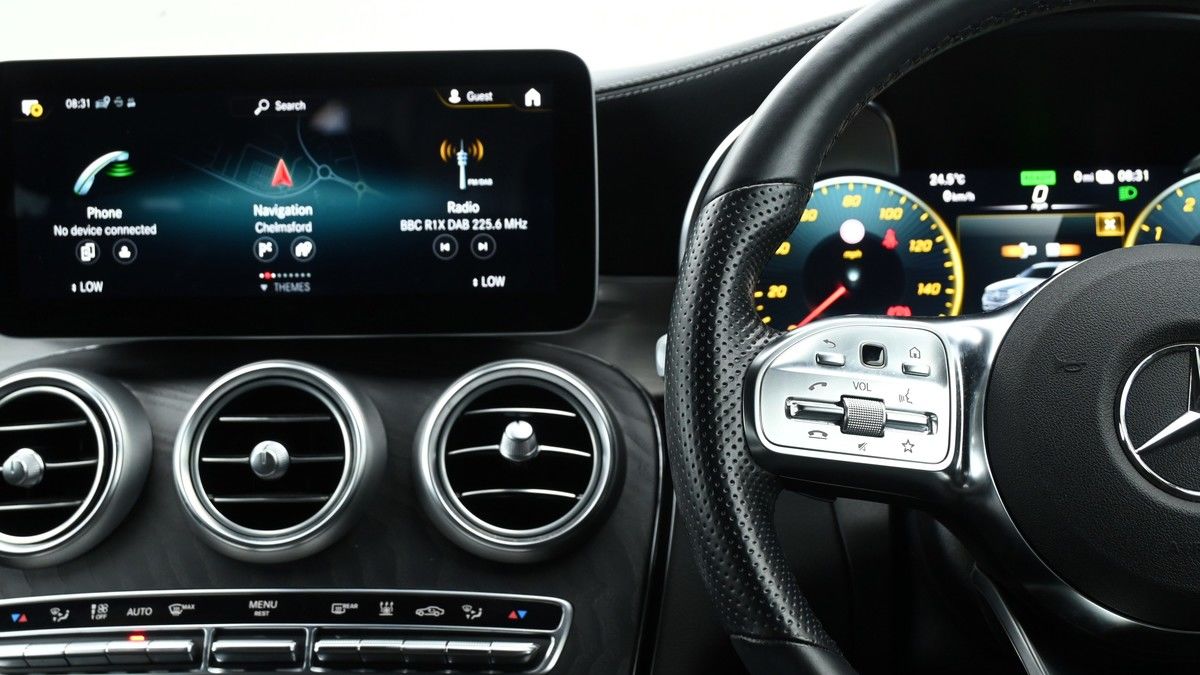 Mercedes-Benz GLC Image 15