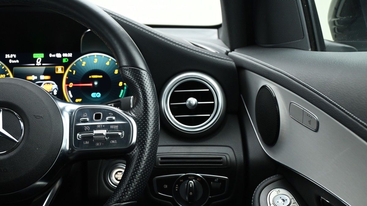 Mercedes-Benz GLC Image 16