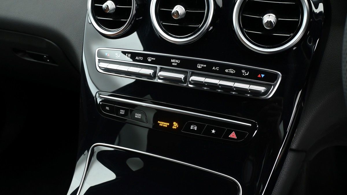 Mercedes-Benz GLC Image 12