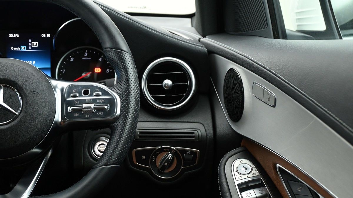 Mercedes-Benz GLC Image 16