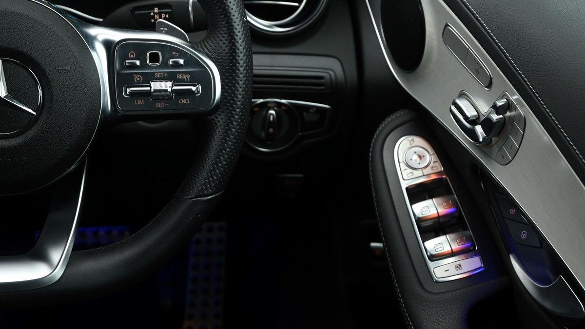 Mercedes-Benz GLC Image 16