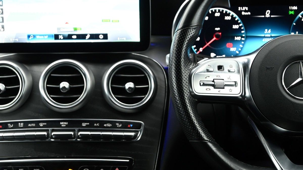 Mercedes-Benz GLC Image 15