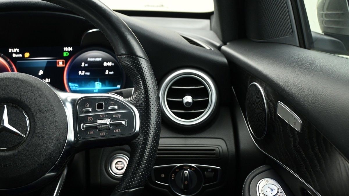 Mercedes-Benz GLC Image 16