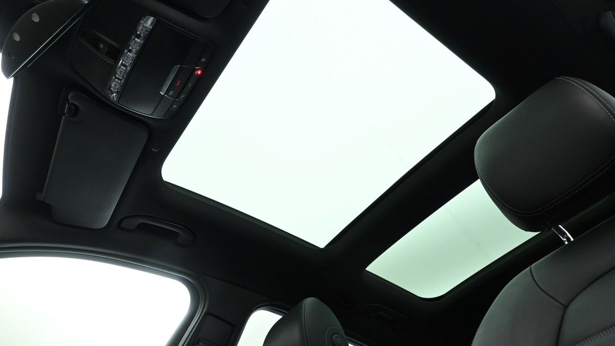 Mercedes-Benz GLC Image 2