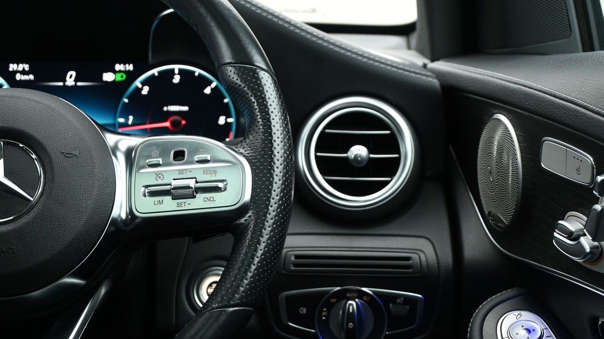 Mercedes-Benz GLC Image 16