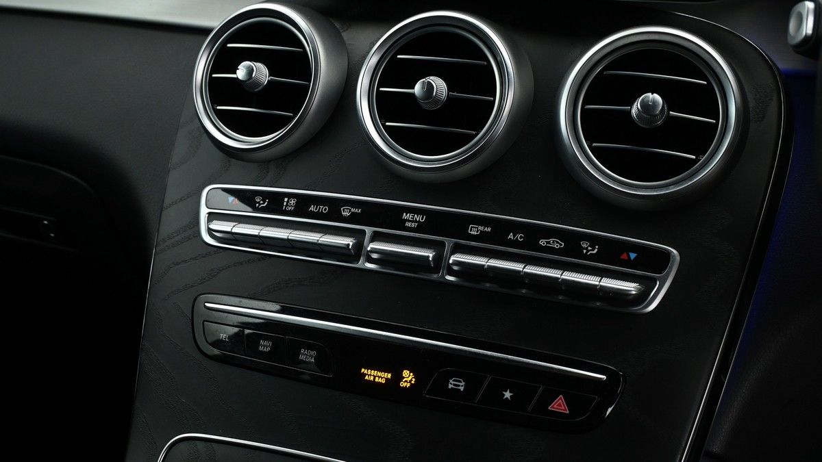 Mercedes-Benz GLC Image 11