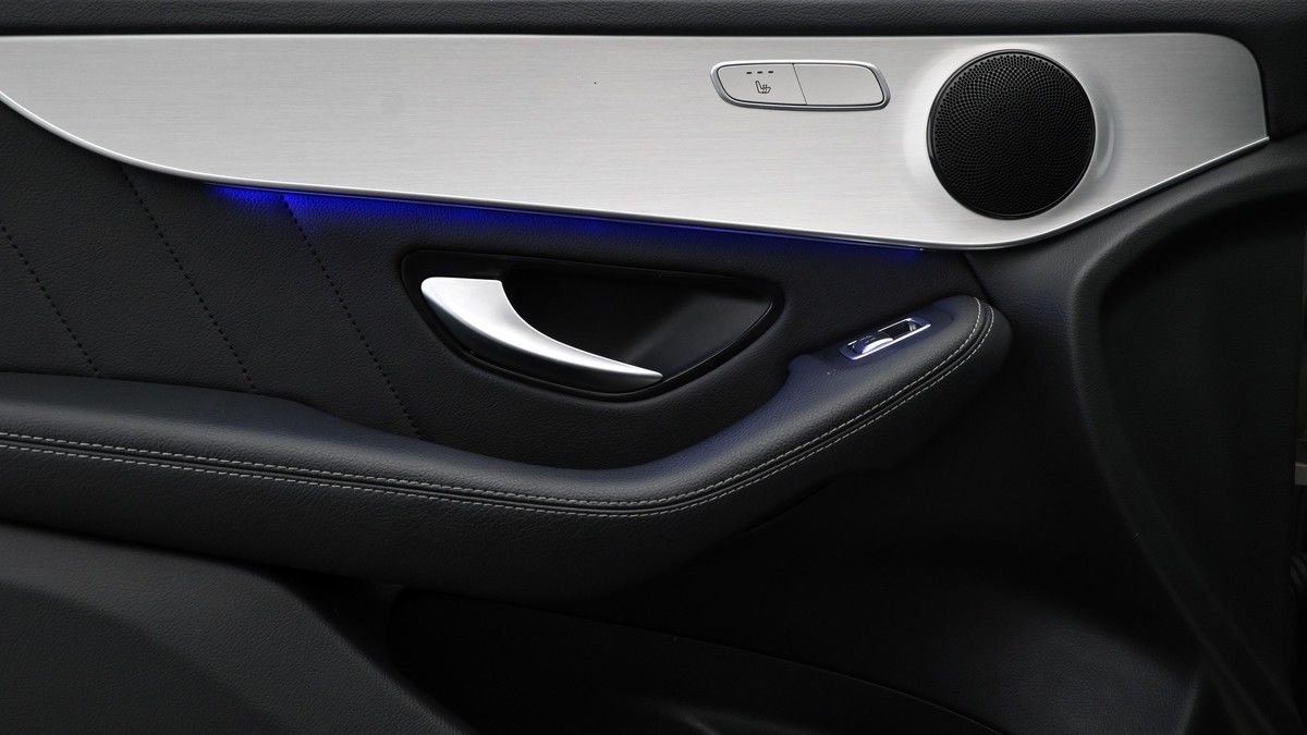 Mercedes-Benz GLC Image 12
