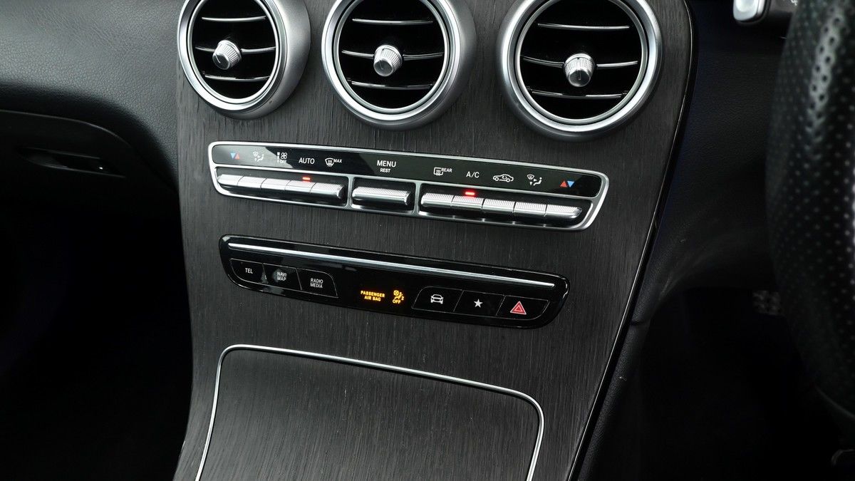 Mercedes-Benz GLC Image 12