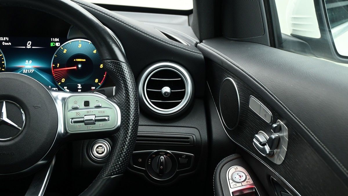Mercedes-Benz GLC Image 16