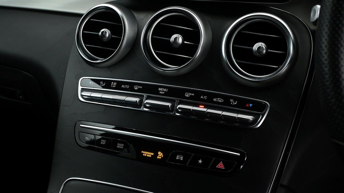 Mercedes-Benz GLC Image 11