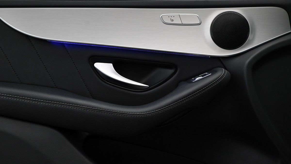 Mercedes-Benz GLC Image 12