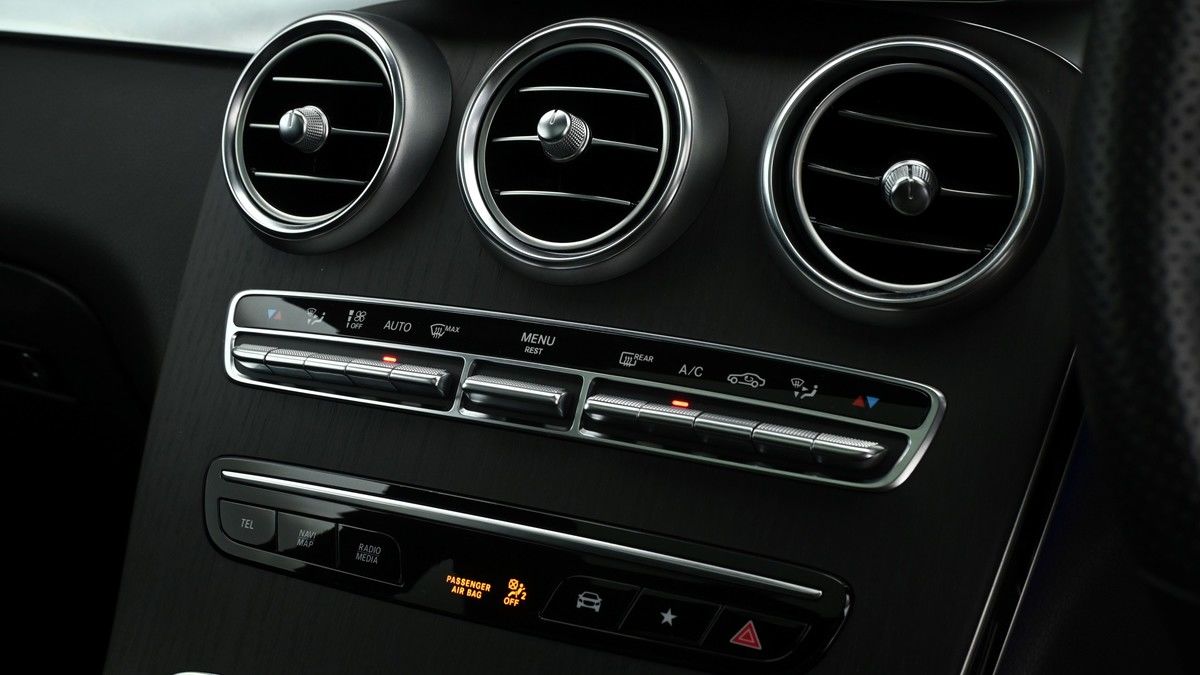 Mercedes-Benz GLC Image 12