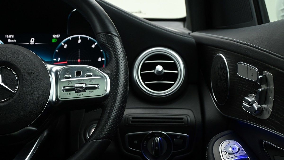 Mercedes-Benz GLC Image 16