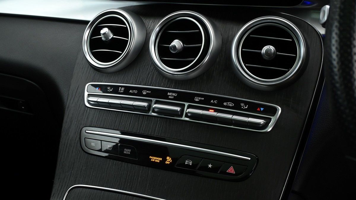 Mercedes-Benz GLC Image 12