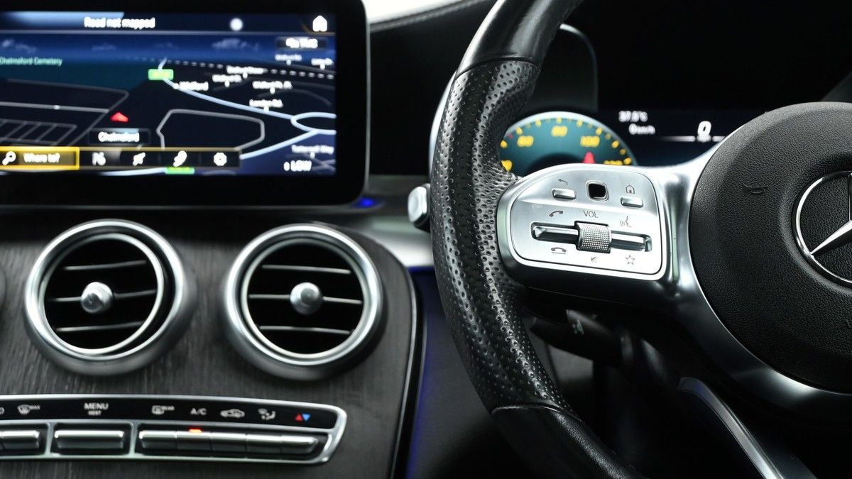 Mercedes-Benz GLC Image 15