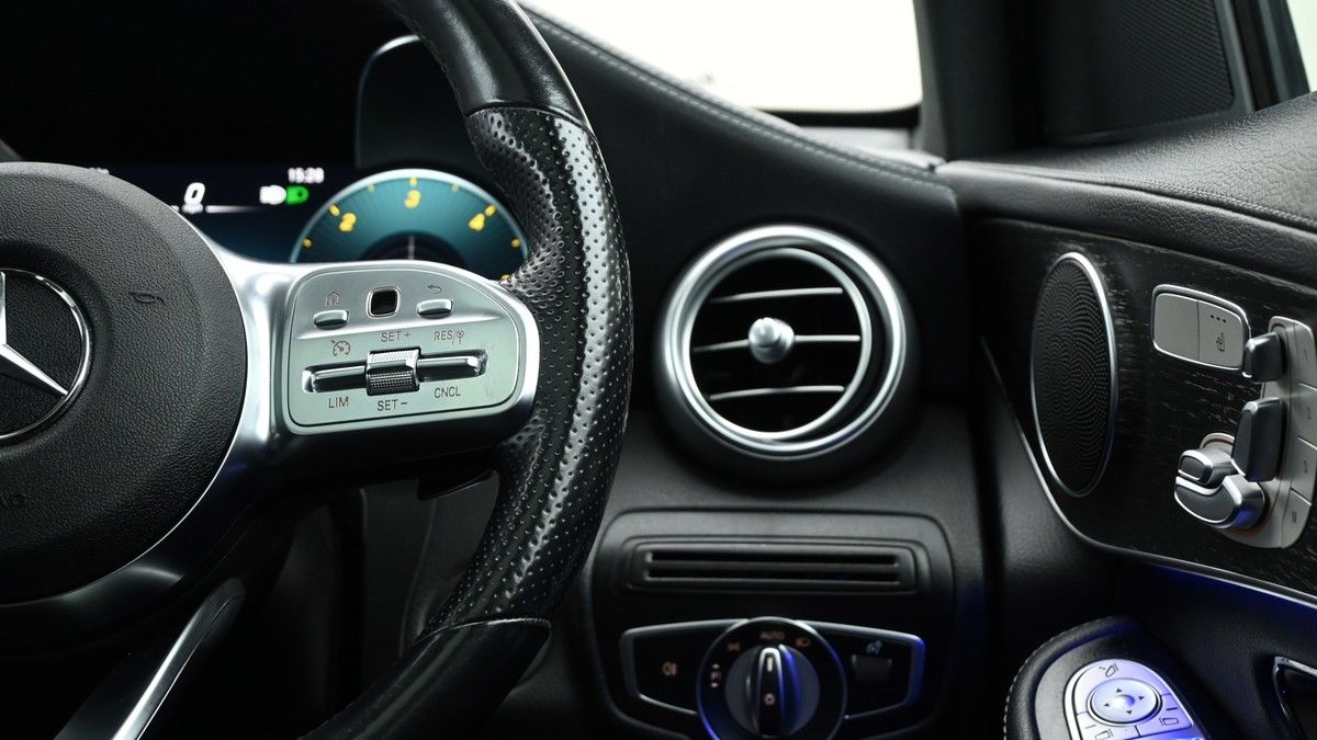 Mercedes-Benz GLC Image 16