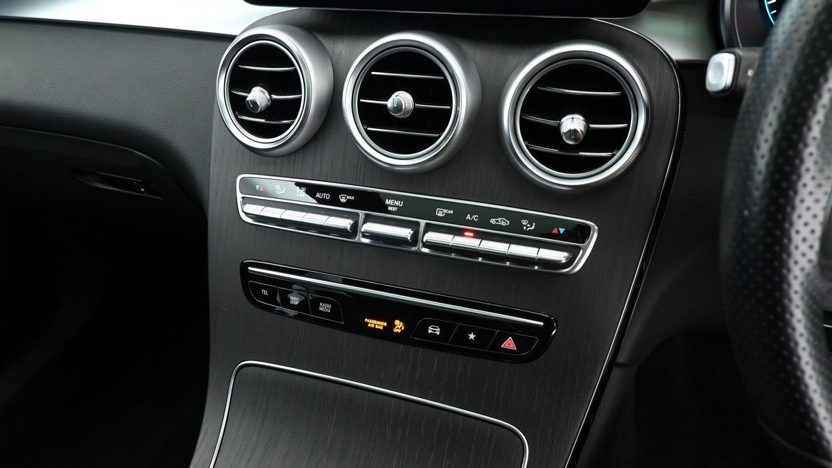 Mercedes-Benz GLC Image 12