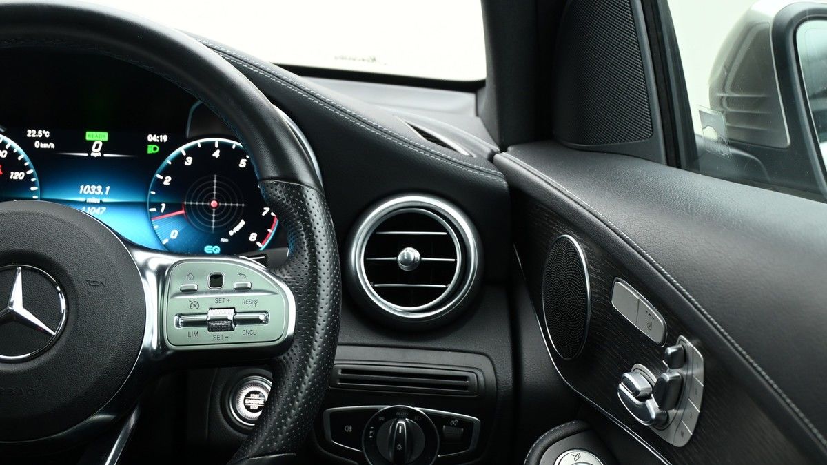Mercedes-Benz GLC Image 16
