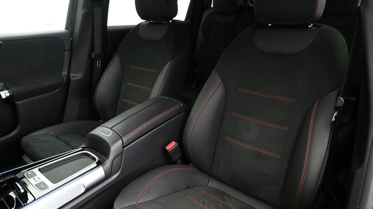Mercedes-Benz GLB Image 3