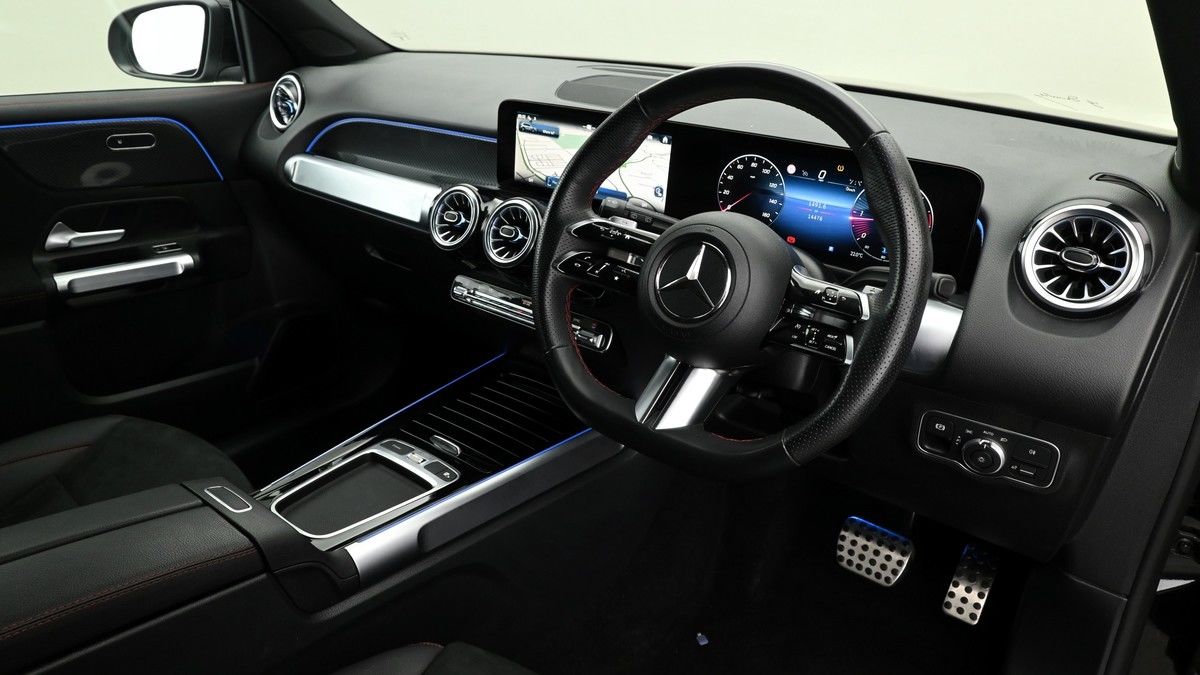 Mercedes-Benz GLB Image 2