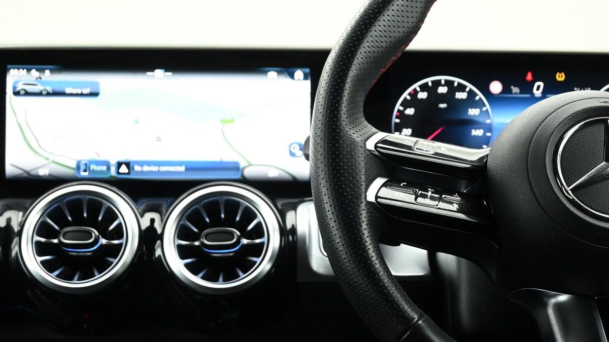 Mercedes-Benz GLB Image 14
