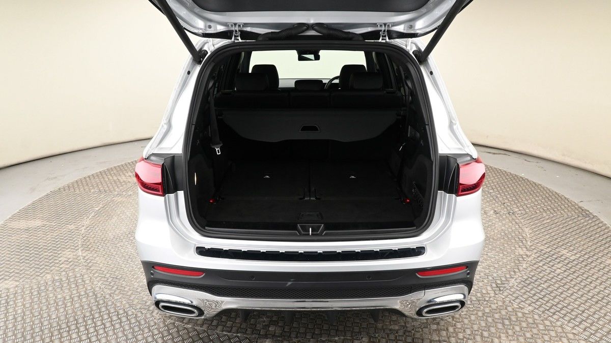 Mercedes-Benz GLB Image 9