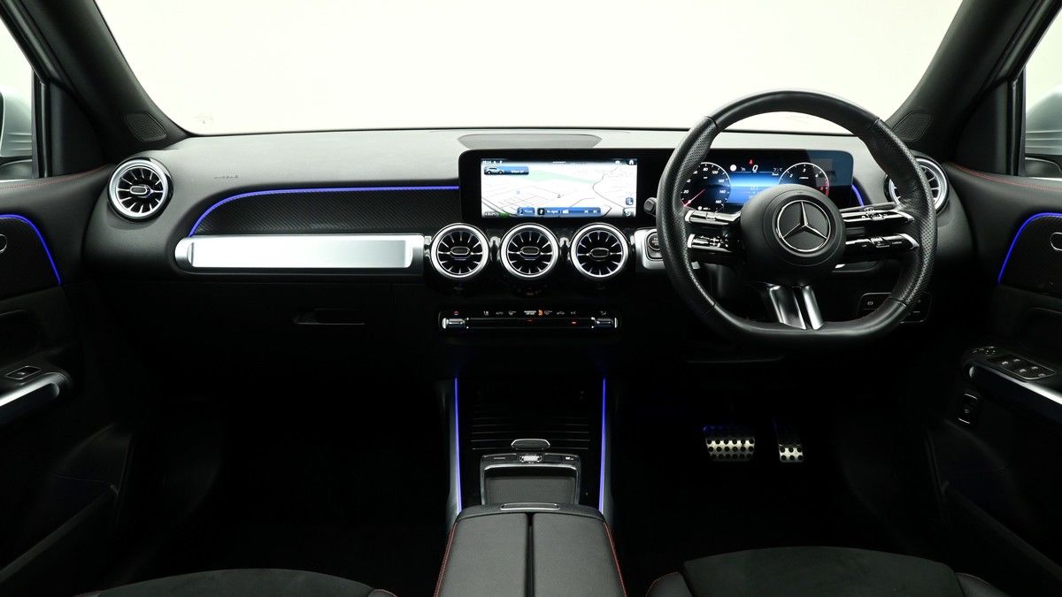 Mercedes-Benz GLB Image 13