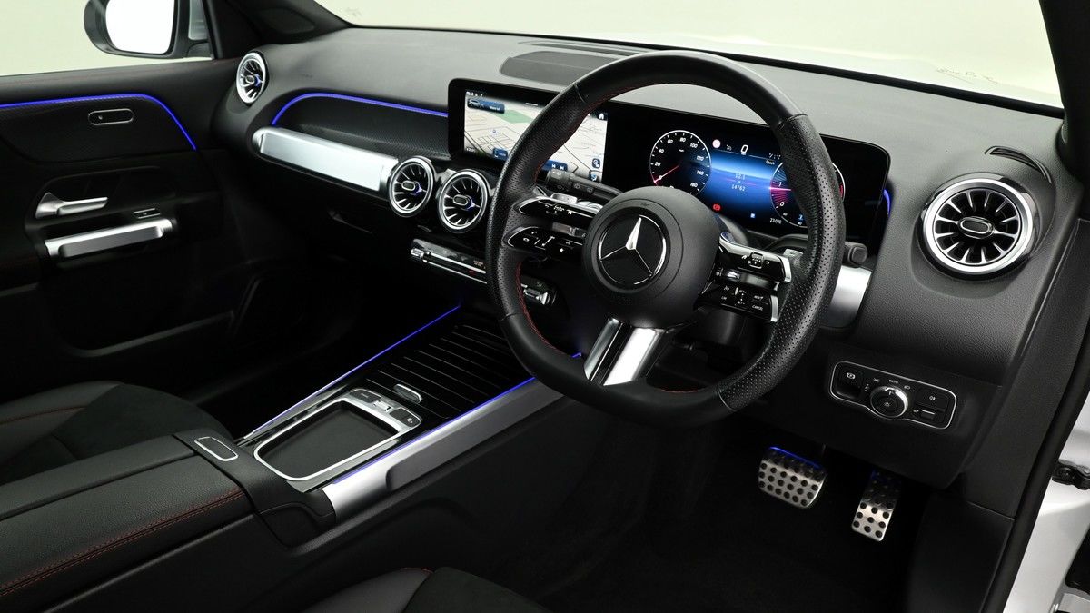 Mercedes-Benz GLB Image 2