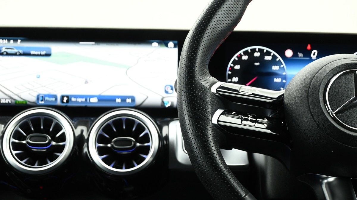 Mercedes-Benz GLB Image 14