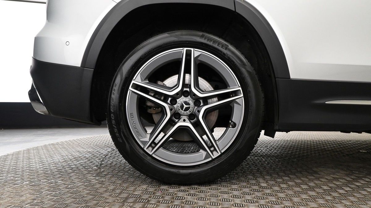 Mercedes-Benz GLB Image 8