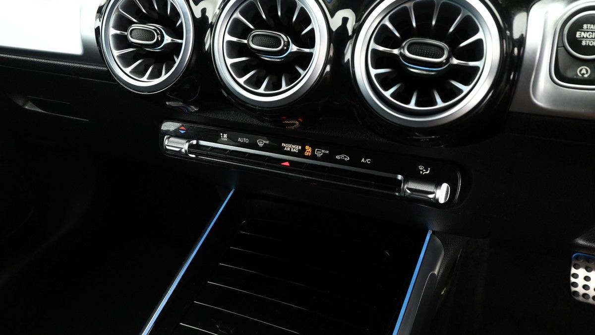 Mercedes-Benz GLB Image 11