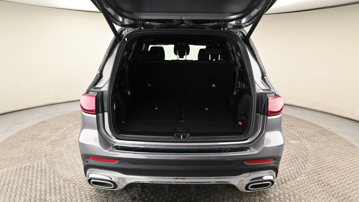 Mercedes-Benz GLB Image 9