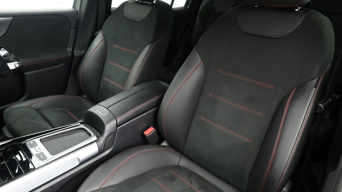 Mercedes-Benz GLB Image 3