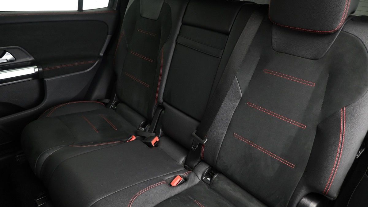 Mercedes-Benz GLB Image 4