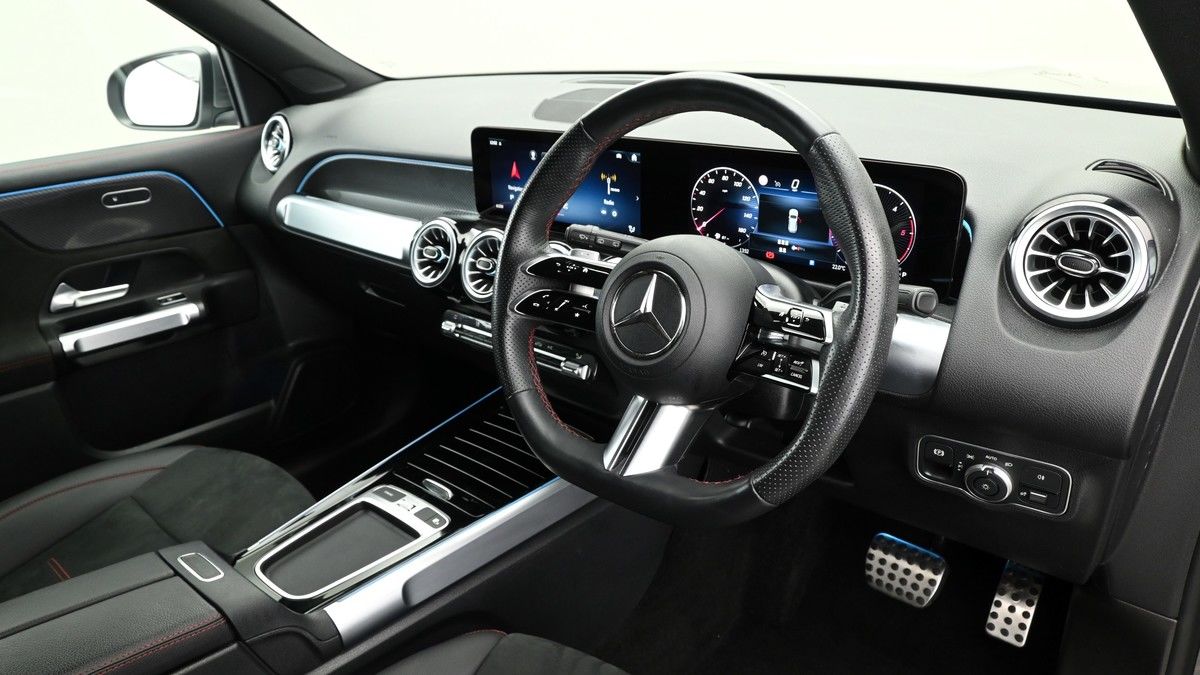 Mercedes-Benz GLB Image 2
