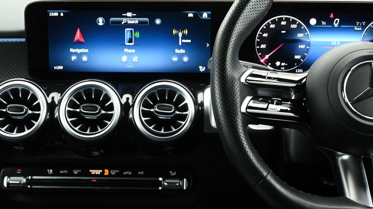 Mercedes-Benz GLB Image 14