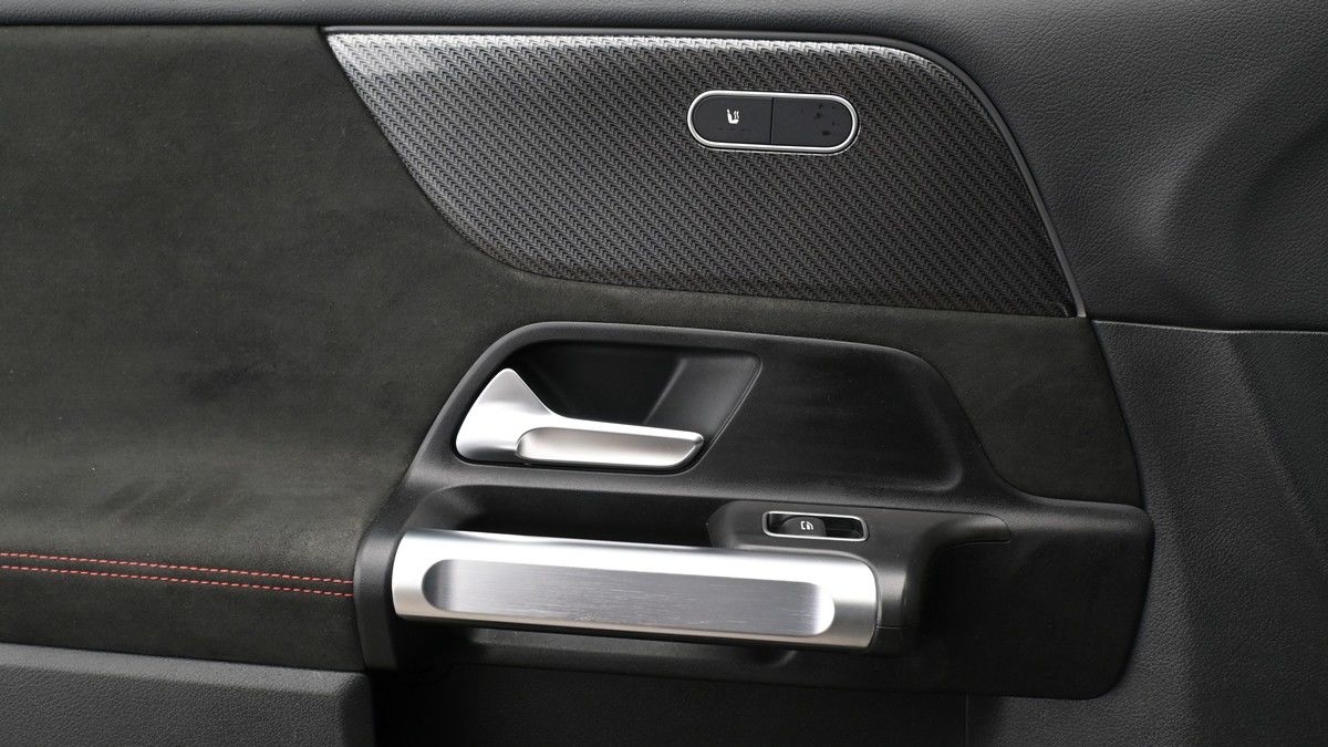 Mercedes-Benz GLB Image 12