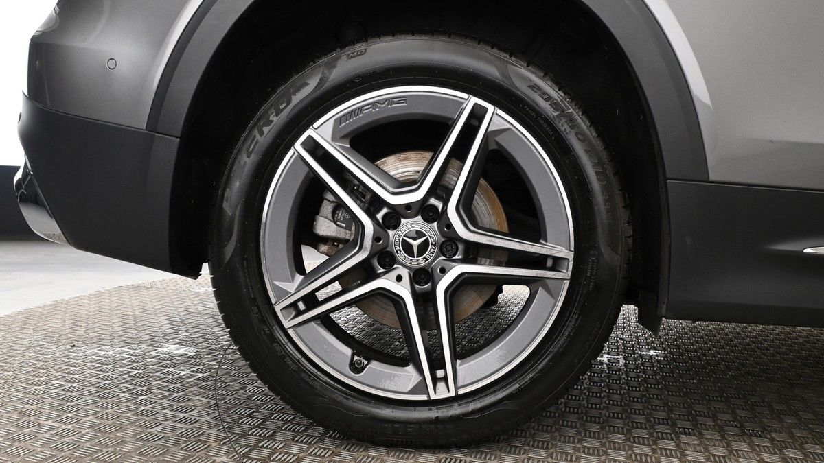 Mercedes-Benz GLB Image 8