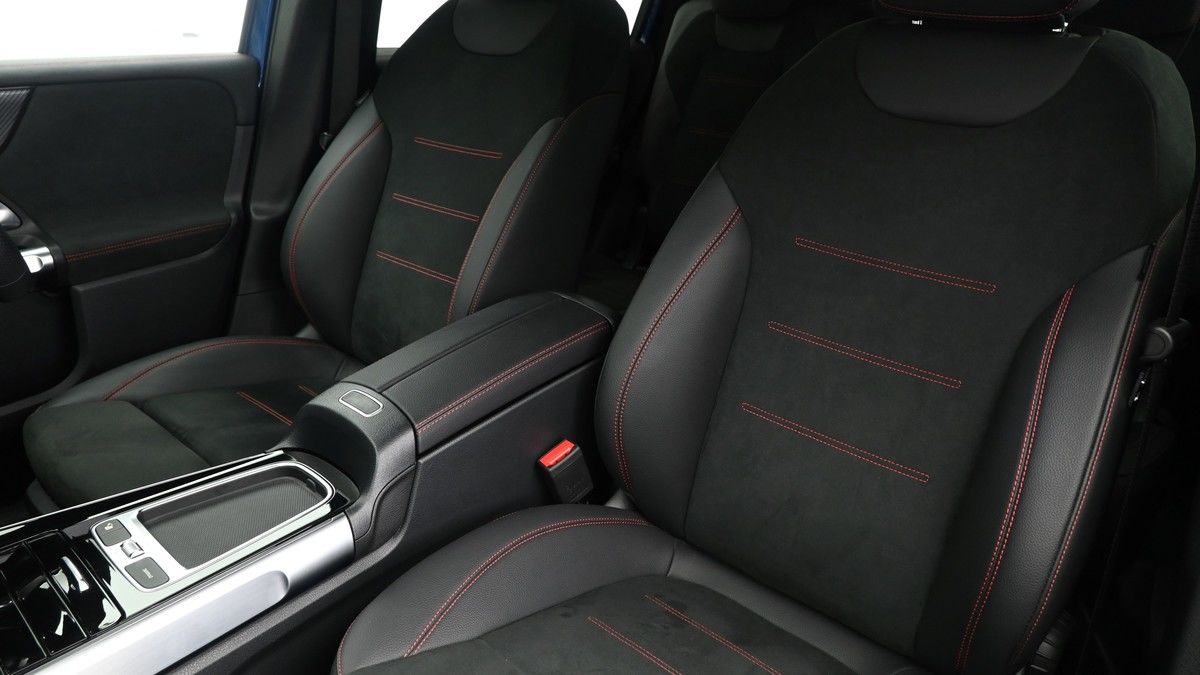 Mercedes-Benz GLB Image 4