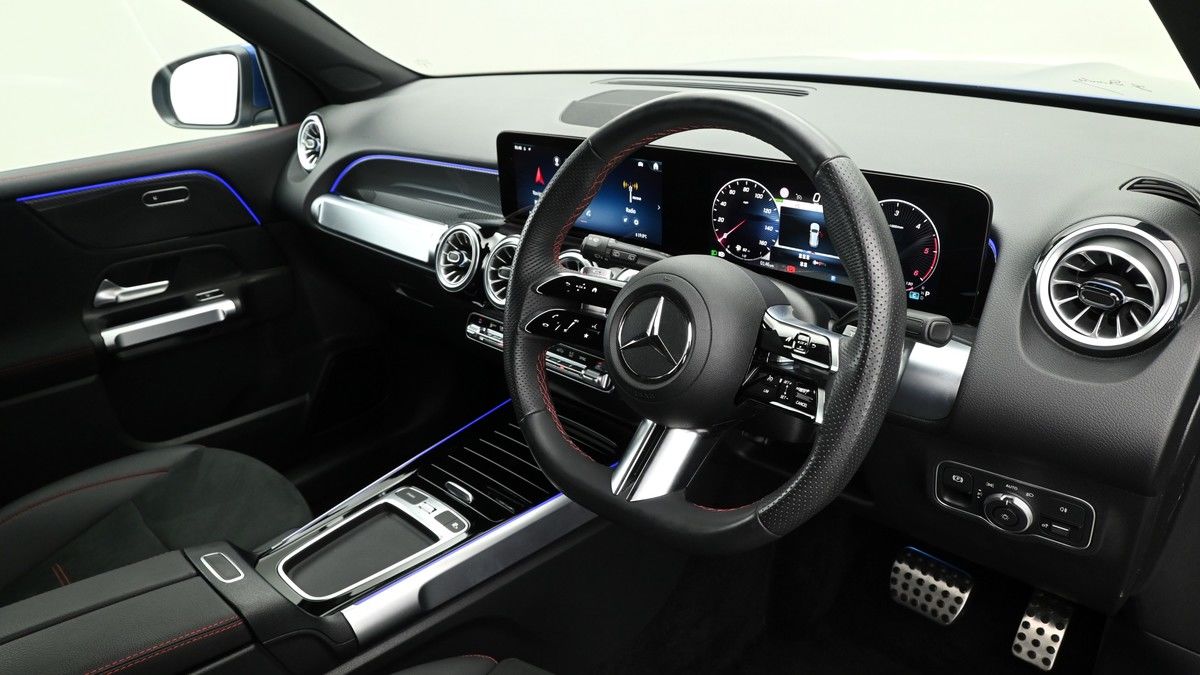Mercedes-Benz GLB Image 3