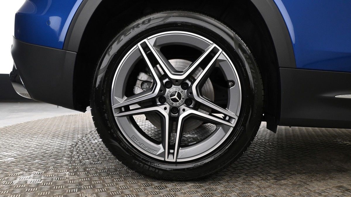 Mercedes-Benz GLB Image 9