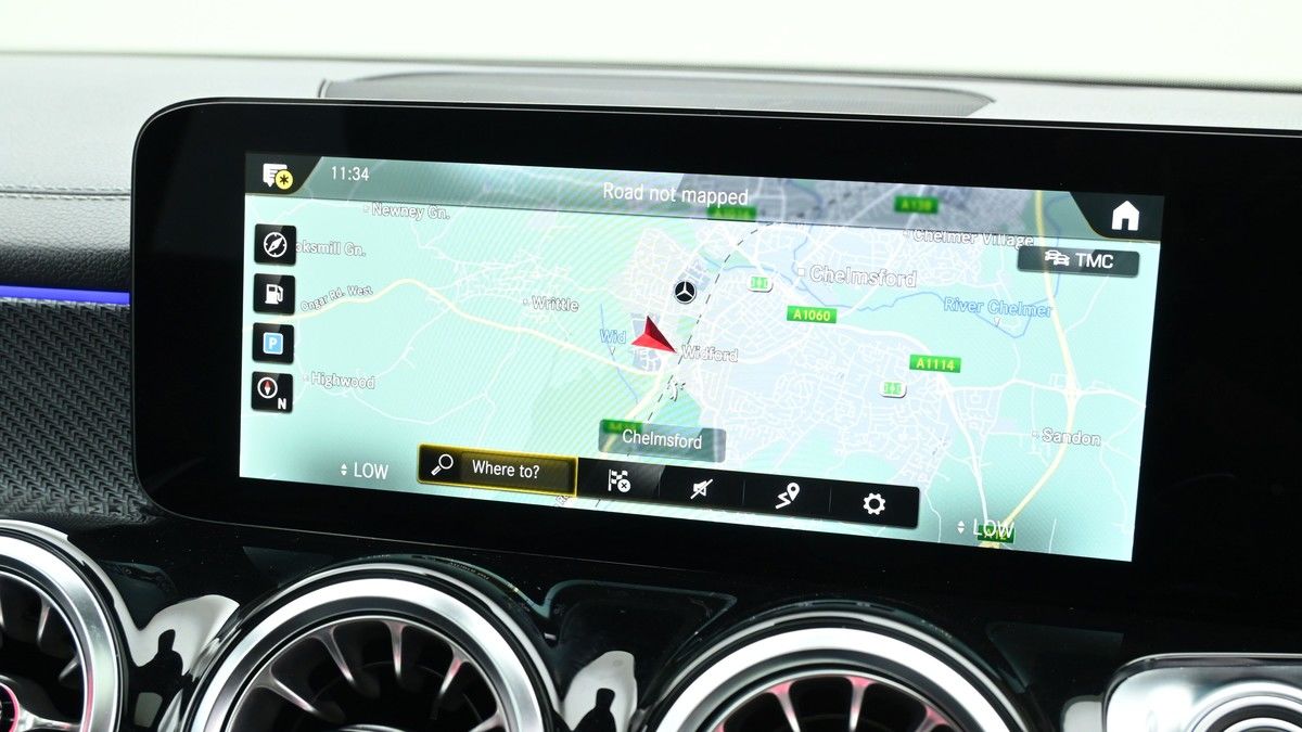 Mercedes-Benz GLB Image 11