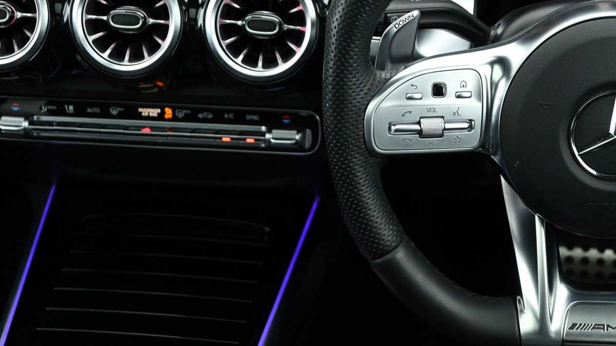 Mercedes-Benz GLB Image 15