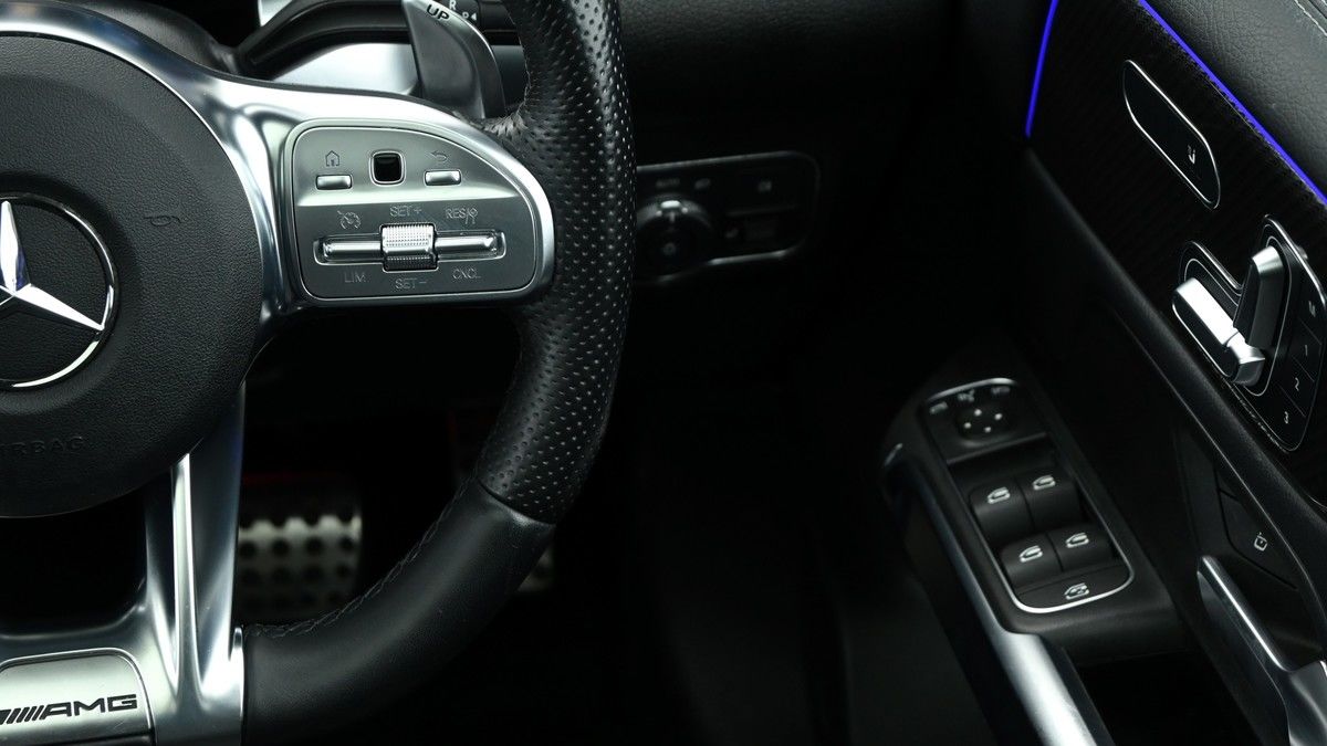 Mercedes-Benz GLB Image 16