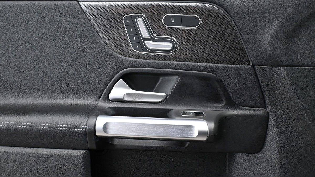 Mercedes-Benz GLB Image 13