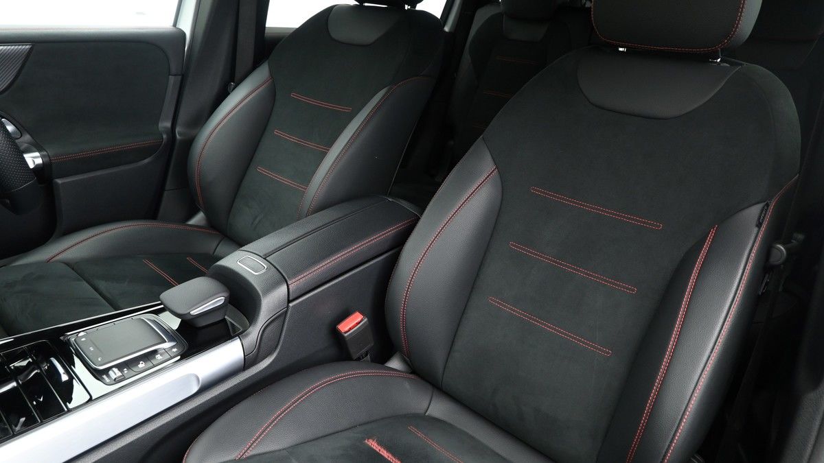 Mercedes-Benz GLB Image 4