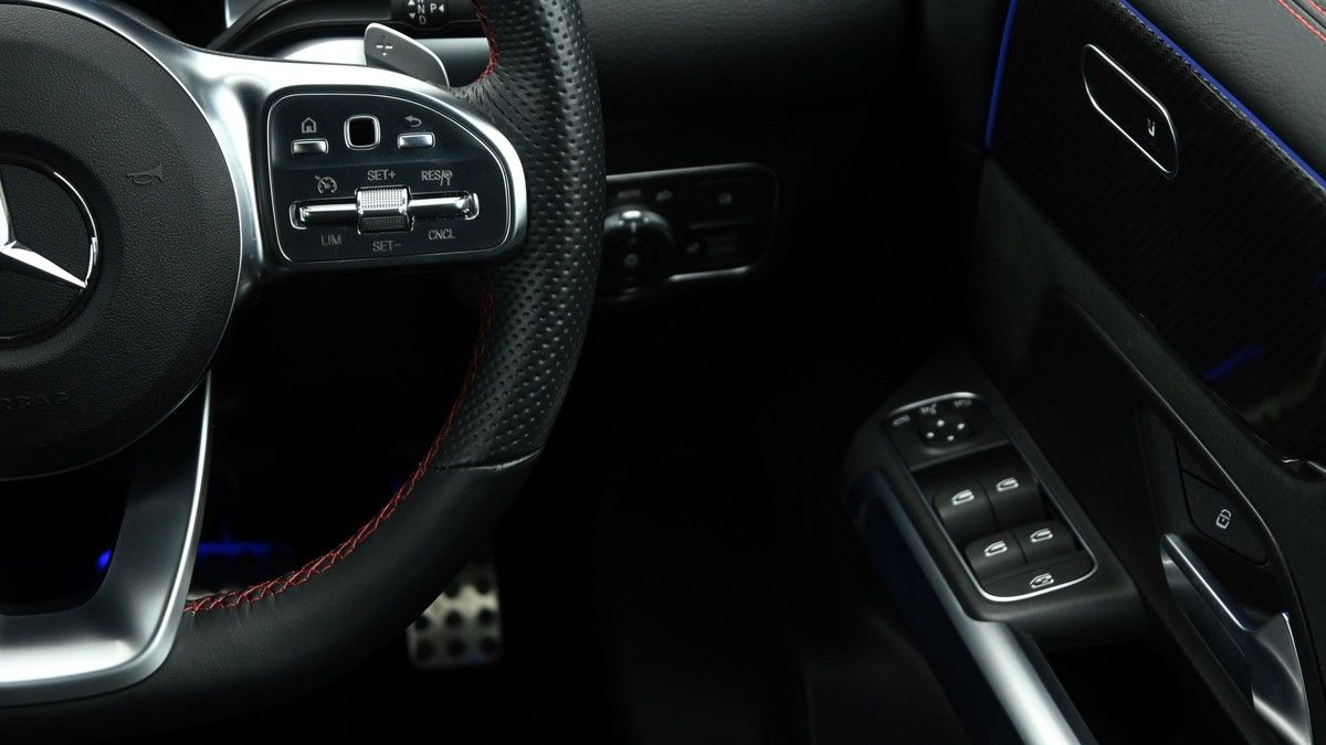 Mercedes-Benz GLB Image 16